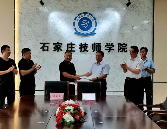我院与库尔勒市技工学校签订合作协议